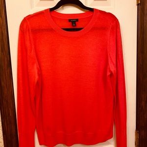 HALOGEN sweater in bright cerise red. size L